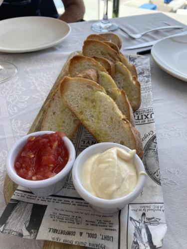 Pain con tomate y aioli 
